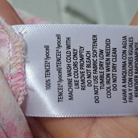 Calvin Klein Pink Snakeprint Short Sleeve Button-Up Top.  Size Large NWT - Picture 10 of 10